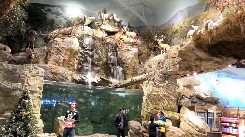 I visted the Bass Pro Shops in San Jose (Part 1)